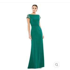 BEADED CAP SLEEVE BATEAU COLUMN DRESS - Mac Duggal. Size 4